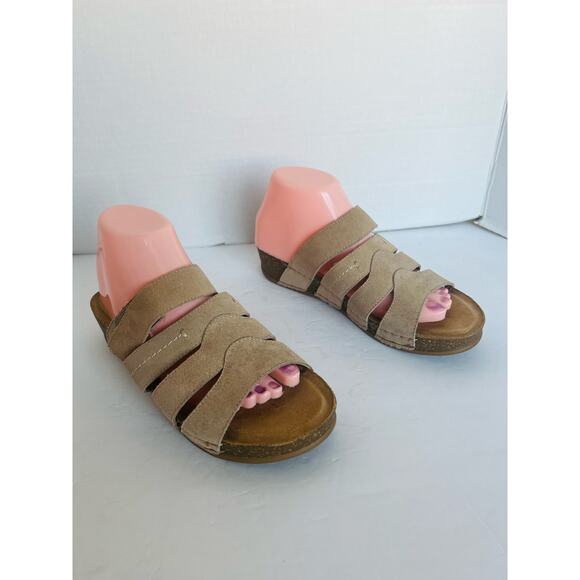 WHITE MOUNTAIN Fame Vegan Beige Suede Comfort Mini Cork Wedge Slide Sandal Sz 8 - Picture 2 of 11